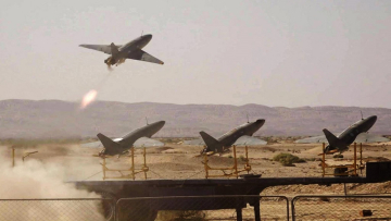 طائرات بدون طيار محلية الصنع خلال مناورة عسكرية في مكان غير معلوم في إيران