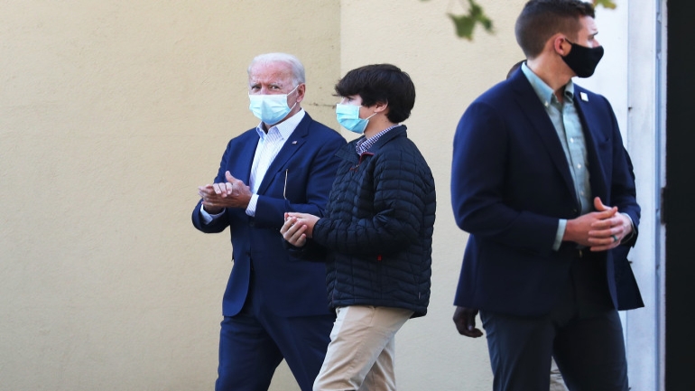 WILMINGTON, DELAWARE - NOVEMBER 08: President-elect Joe Biden (L) leaves St. Joseph on the Brandywine Roman Catholic Church after attending Sunday mass on November 08, 2020 in Wilmington, Delaware. Joe Biden became president-elect after beating incumbent President Donald Trump. Joe Raedle/Getty Images/AFP == FOR NEWSPAPERS, INTERNET, TELCOS & TELEVISION USE ONLY ==