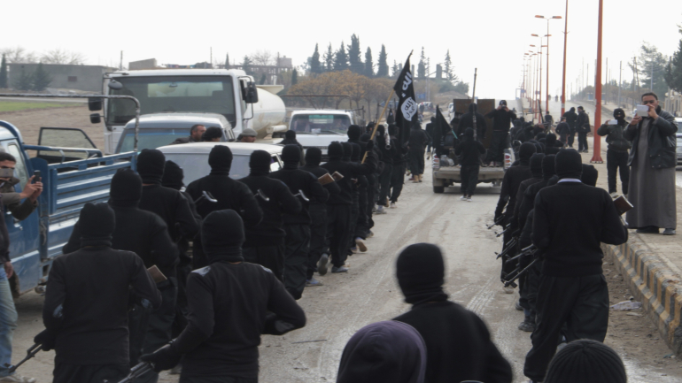 Fighters of al-Qaeda linked Islamic State of Iraq and the Levant parade at the Syrian town of Tel Abyad, near the border with Turkey January 2, 2014. Picture taken January 2, 2014. REUTERS/Yaser Al-Khodor (SYRIA - Tags: POLITICS CIVIL UNREST CONFLICT)