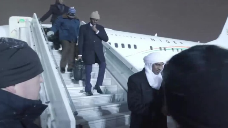 رئيس الوزراء النيجري المعين من قبل المجلس العسكري علي مهماني لامين زين يصل إلى موسكو (روسيا اليوم)